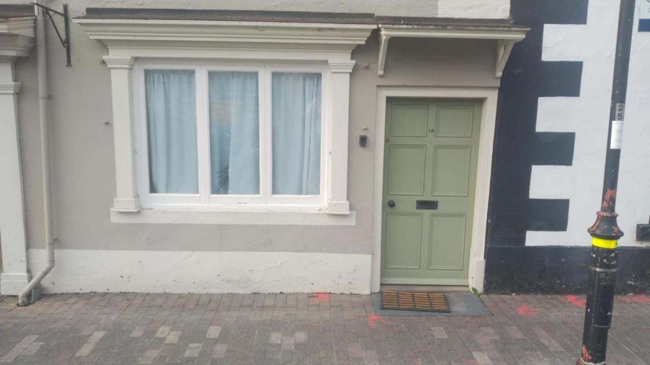 Self Contained Flat In Llanfyllin Powys Apartment Exterior photo